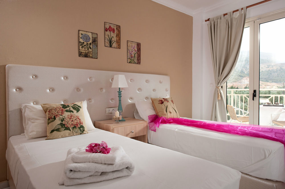 Notos Heights & Aparthotel